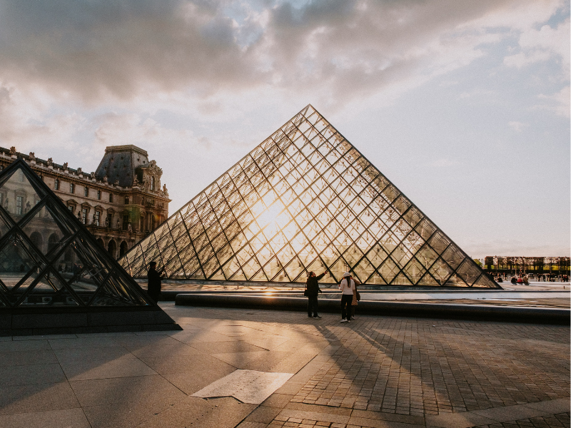 pyramid louvre 1