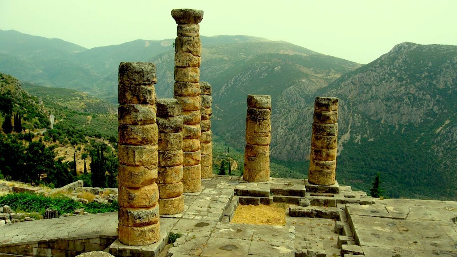 Delphi and Iera Chora, the steps of Parnassus