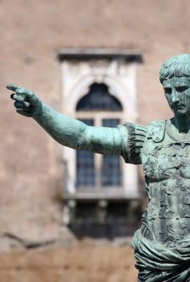 Politics and Roman holidays tour