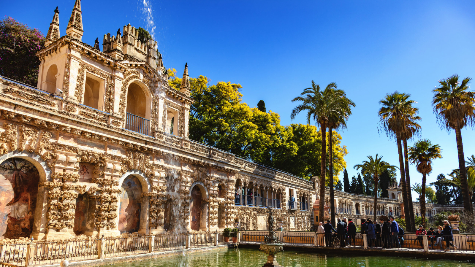 The Royal Alcázares of Seville: from East to West