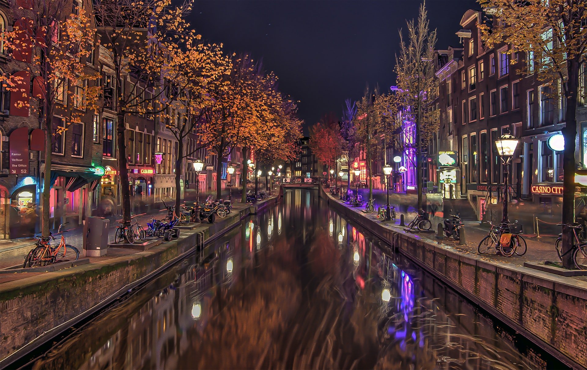 galop impressionisme venskab Here is Why You Should Visit the Red Light District At Least Once | Clio  Muse Tours