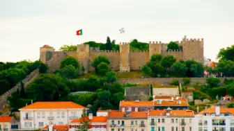 St. George Castle: E-Ticket with Audio Tour & Lisbon City Tour on Your Phone